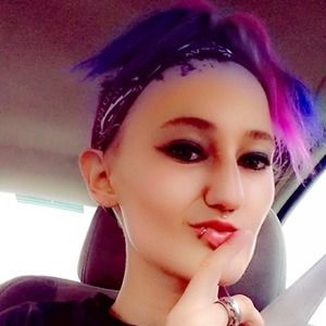 Meet your Posher, Caitlin